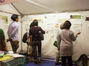 名古屋NGOセンターのブースで地下鉄広告のアンケートを実施 